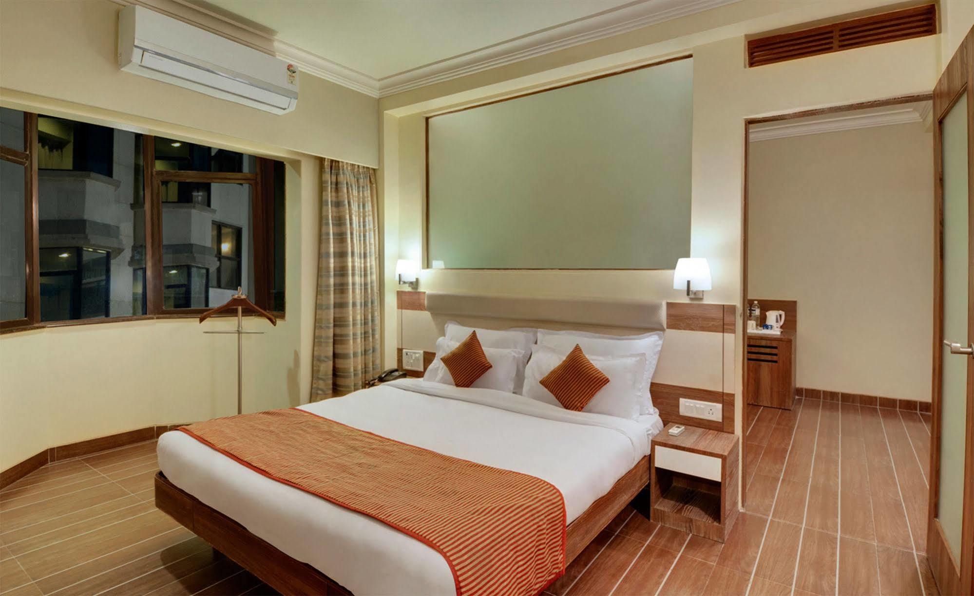 Daiwik Hotels Shirdi Eksteriør billede